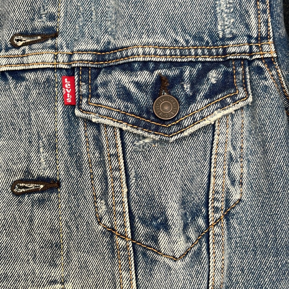 LEVI’S QUEEN DENIM JACKET